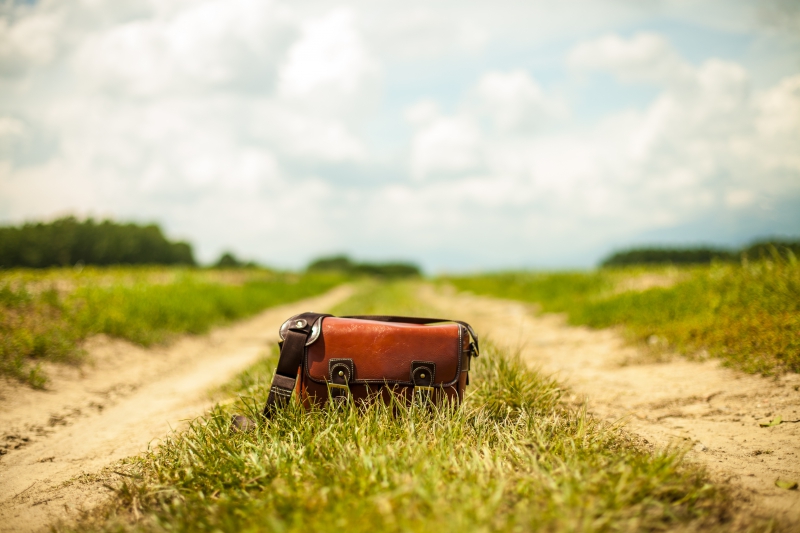 maroquinerie-HYERES-min_handbag-407198